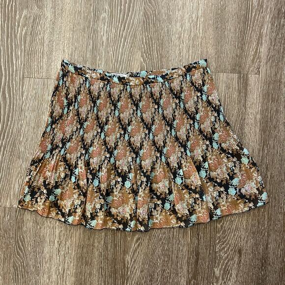 Buffalo David Bitton Lisinda Pleated Mini Skirt Sz Medium Boho Floral Print EUC - Picture 1 of 11